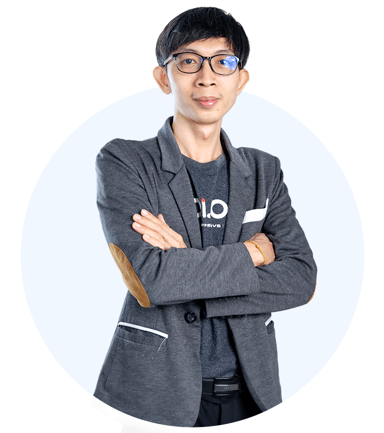 Colowi social media marketing expert in Cambodia pointing to text about reaching customers, influencer trust, engagement, and targeted media campaigns